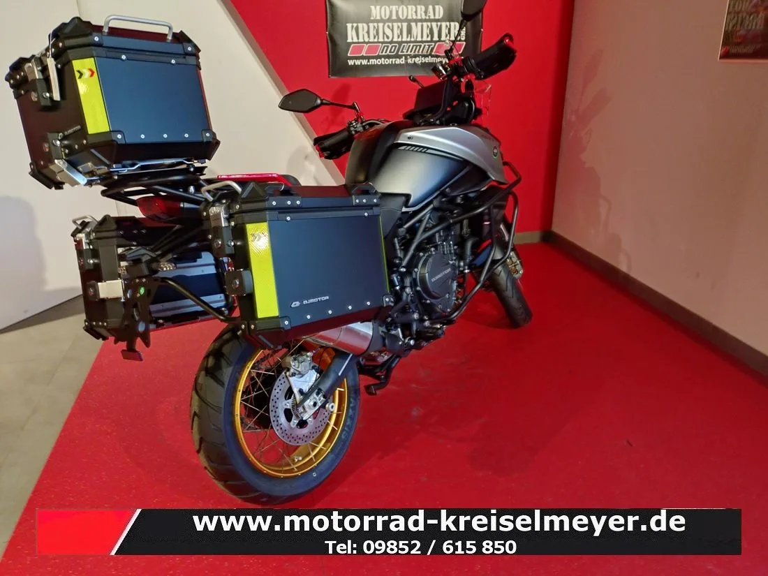 QJ Motor SRT 900 SX Mod.26 alle Farben sofort verfügbar