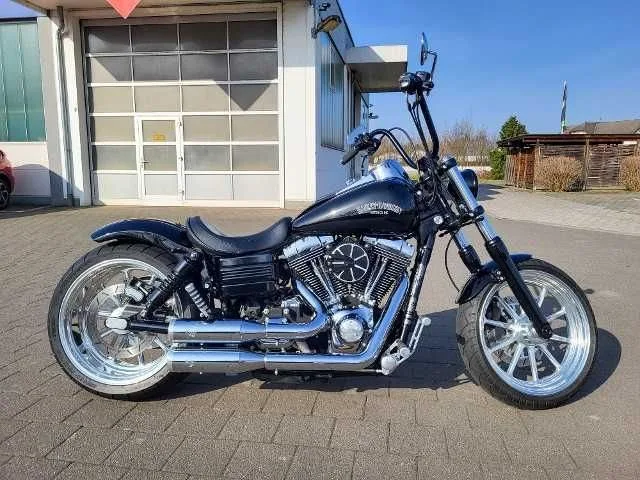 Harley-Davidson Dyna Street Bob Special