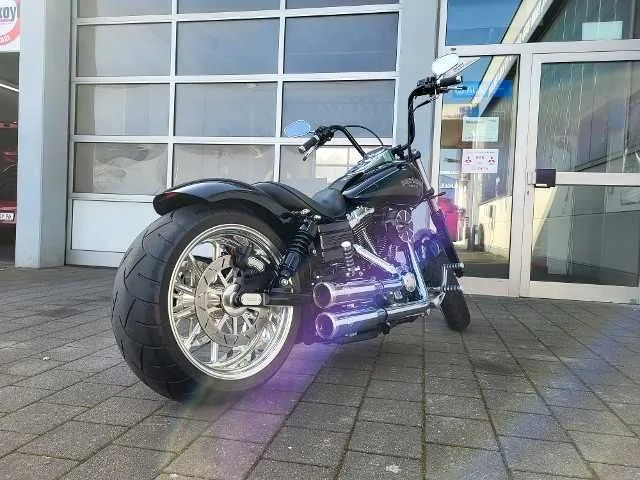 Harley-Davidson Dyna Street Bob Special