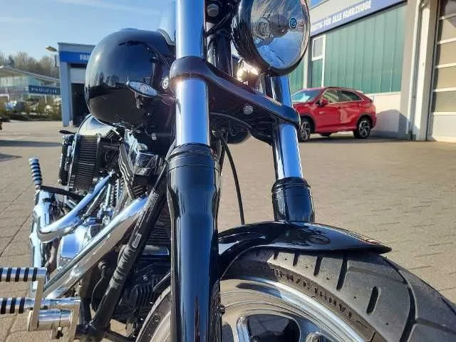 Harley-Davidson Dyna Street Bob Special