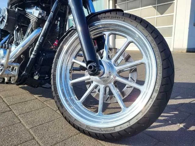 Harley-Davidson Dyna Street Bob Special
