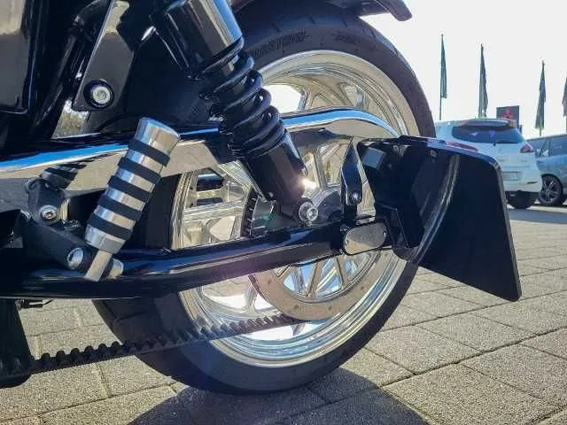 Harley-Davidson Dyna Street Bob Special