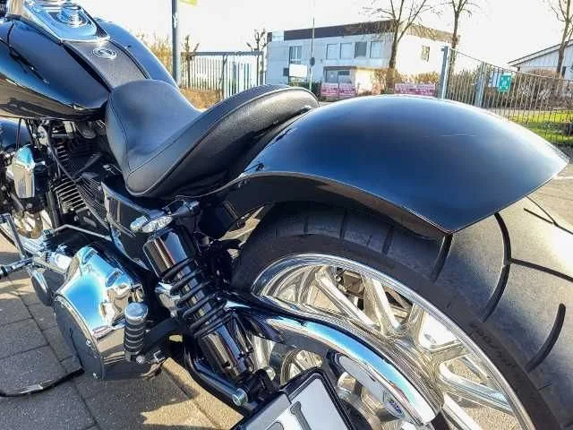 Harley-Davidson Dyna Street Bob Special