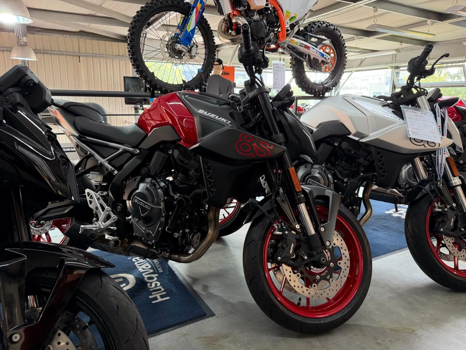 Suzuki GSX-8S