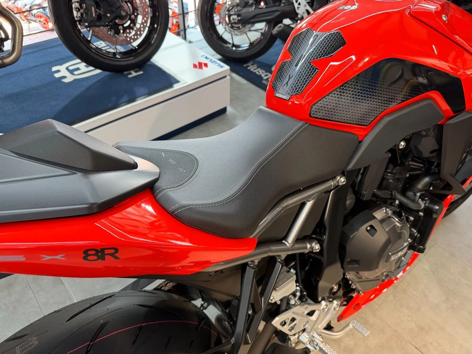 Suzuki GSX-8R Daidai-Iro Power Edition