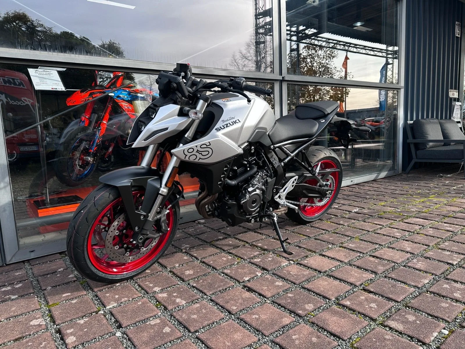 Suzuki GSX-8S