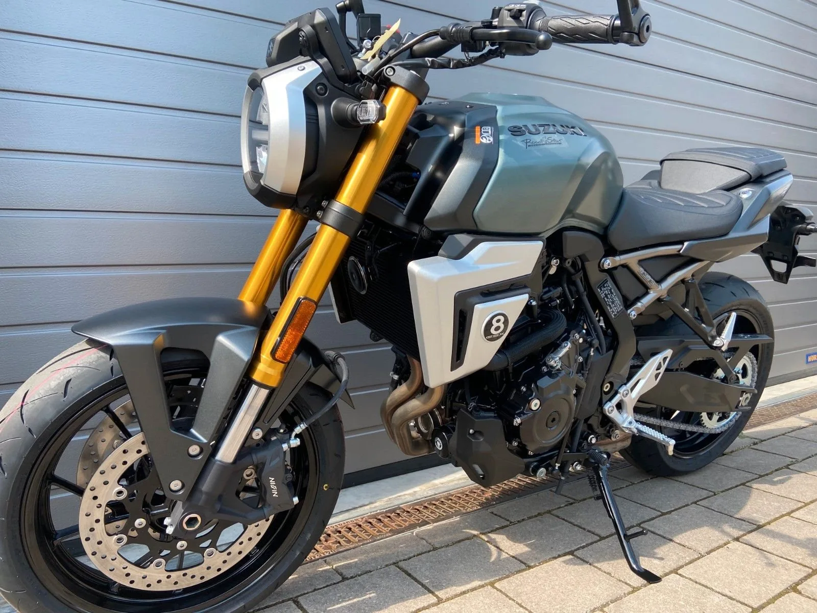 Suzuki GSX-8T