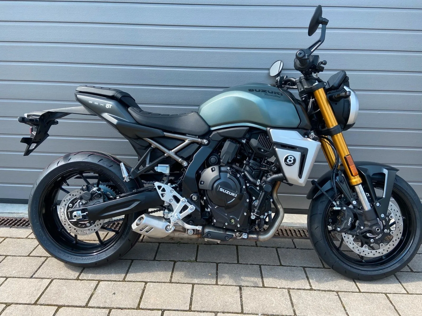 Suzuki GSX-8T