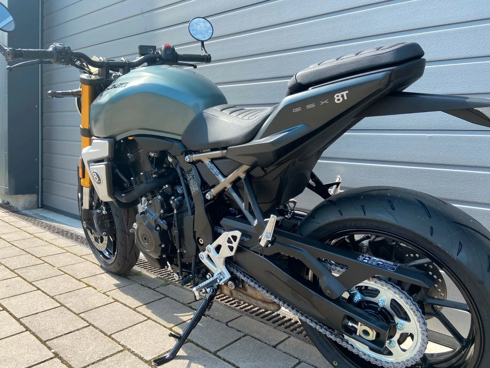 Suzuki GSX-8T