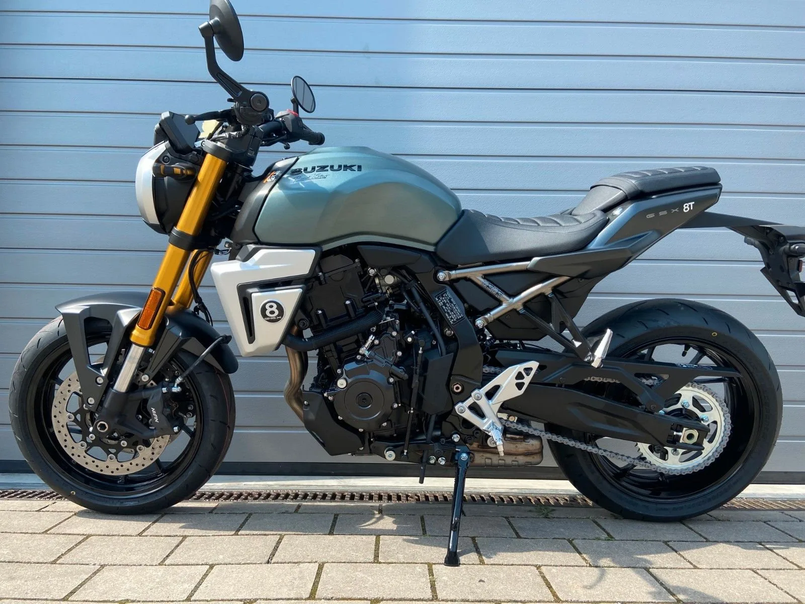 Suzuki GSX-8T