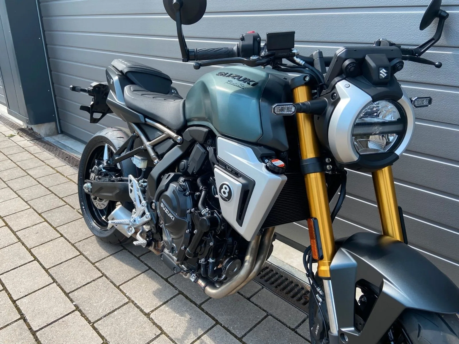Suzuki GSX-8T