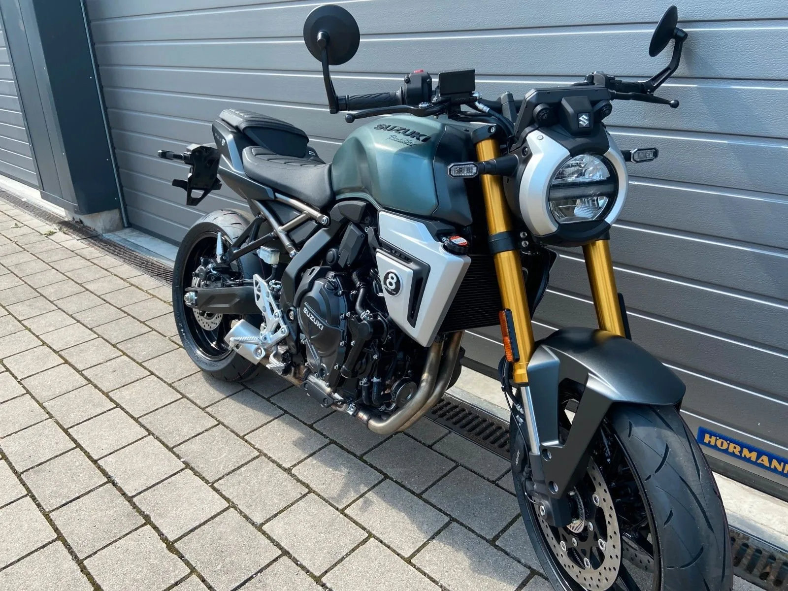 Suzuki GSX-8T