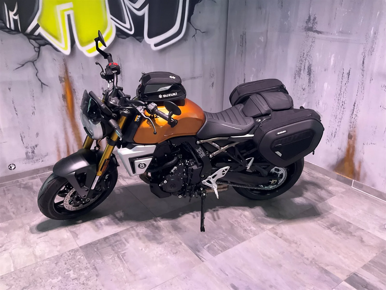 Suzuki GSX-8T