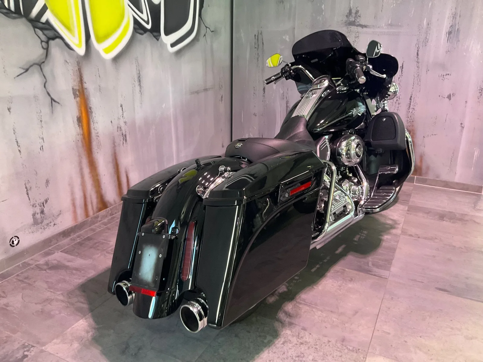 Harley-Davidson Road King Classic FLHRC Deutsches Modell
