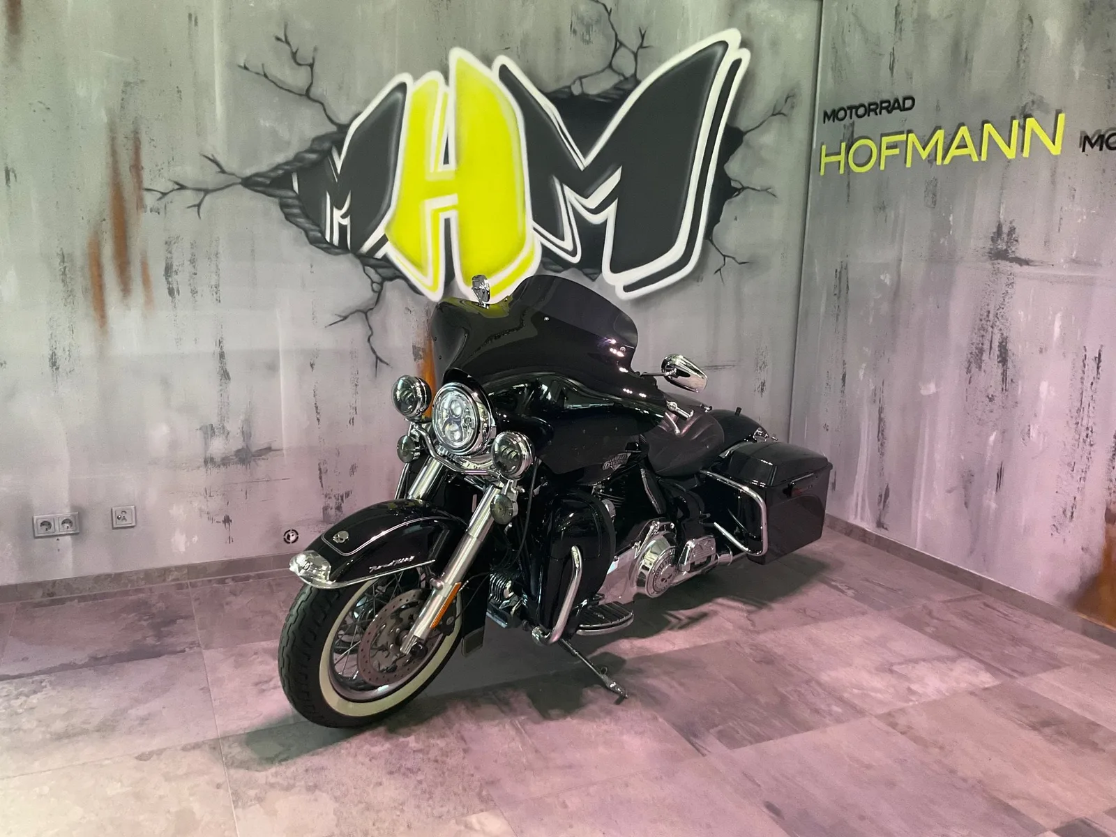 Harley-Davidson Road King Classic FLHRC Deutsches Modell