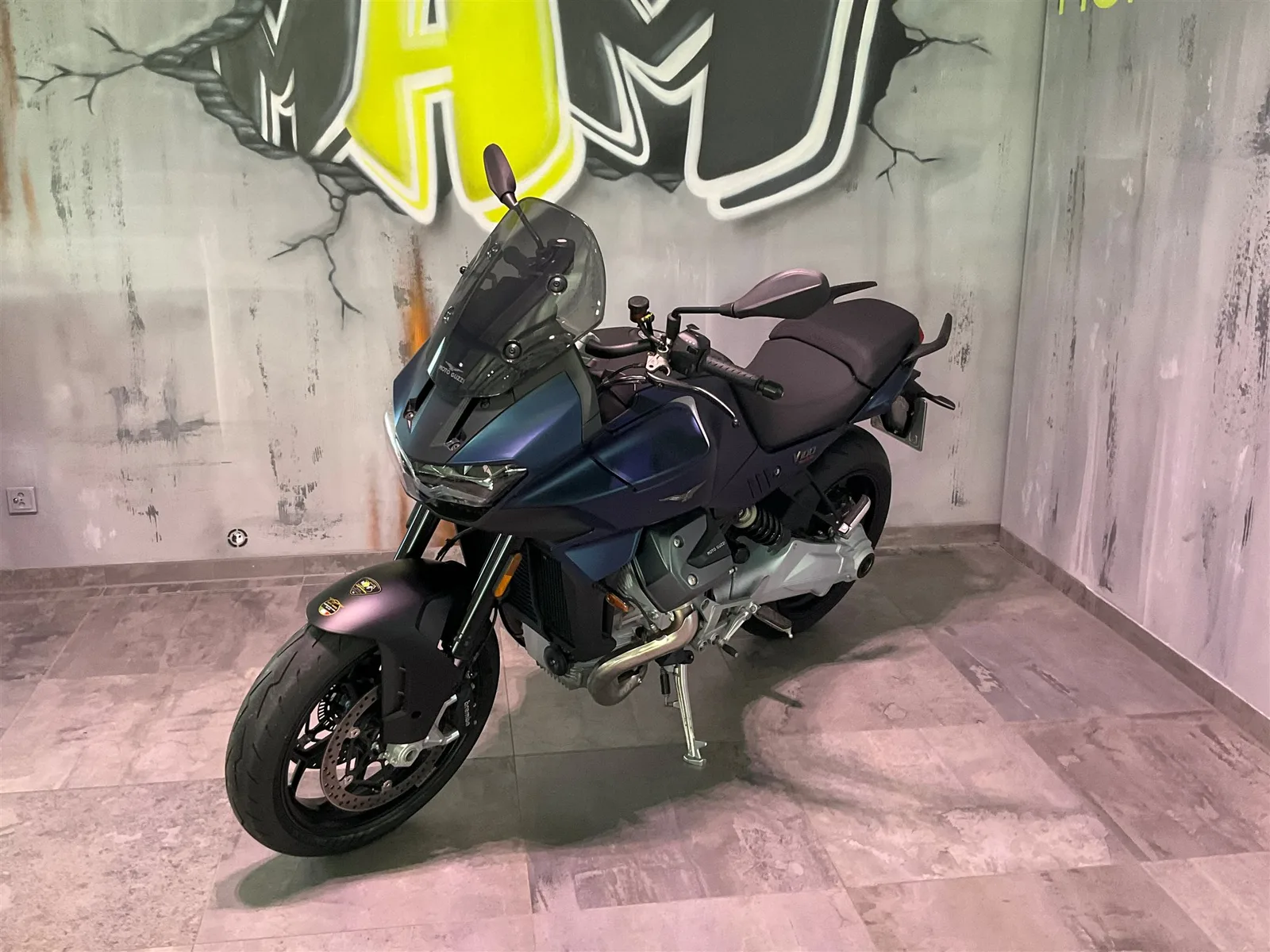 Moto Guzzi V100 Mandello Ex Vorführer aus EZ 07/2025
