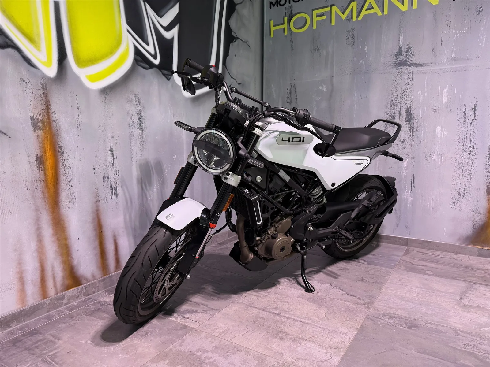 Husqvarna Vitpilen 401 Neuwertig mit Akrapovic Sportauspuff