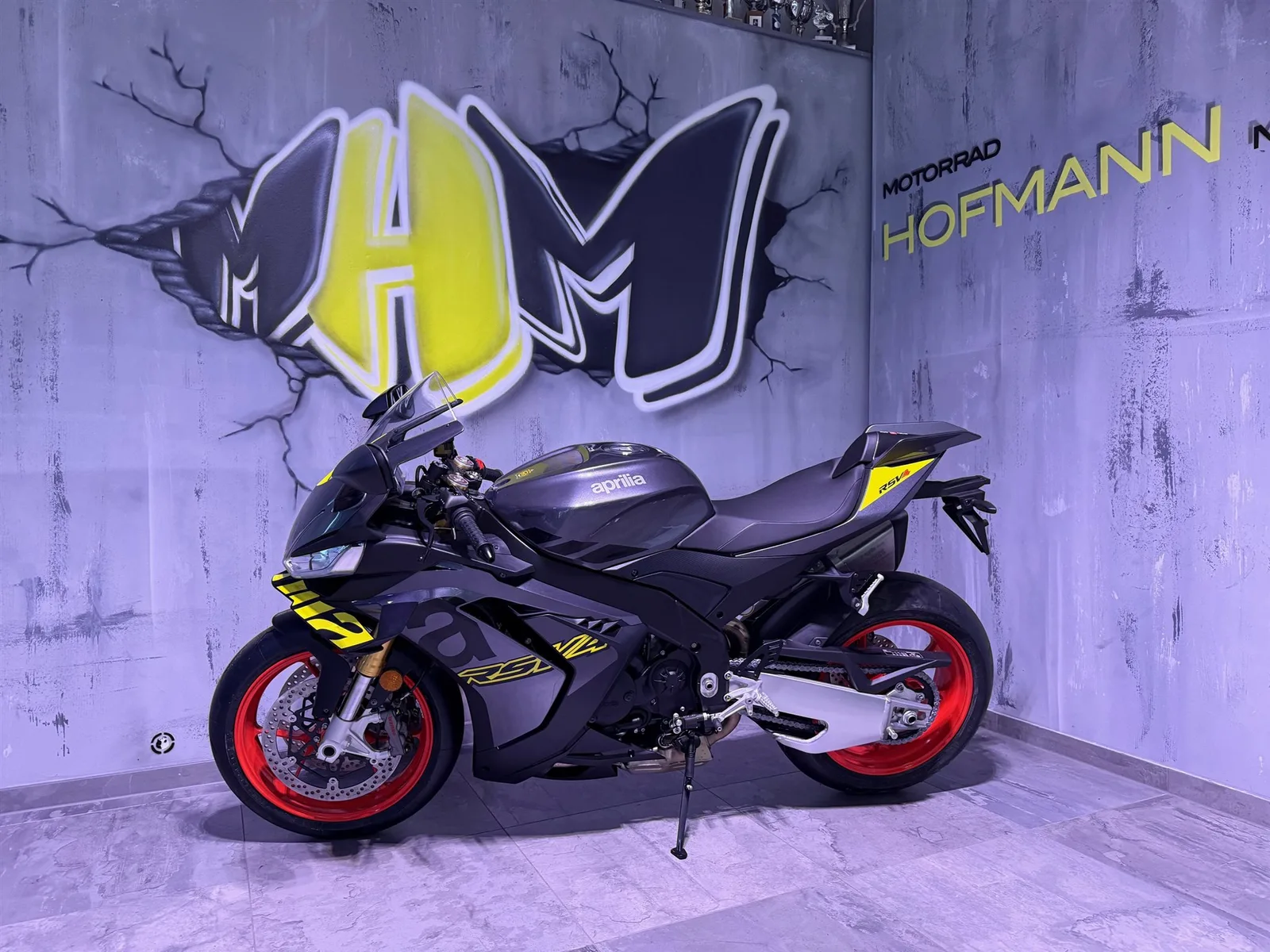 Aprilia RSV4 1100 Aprilia Promo Preis gelb und blau