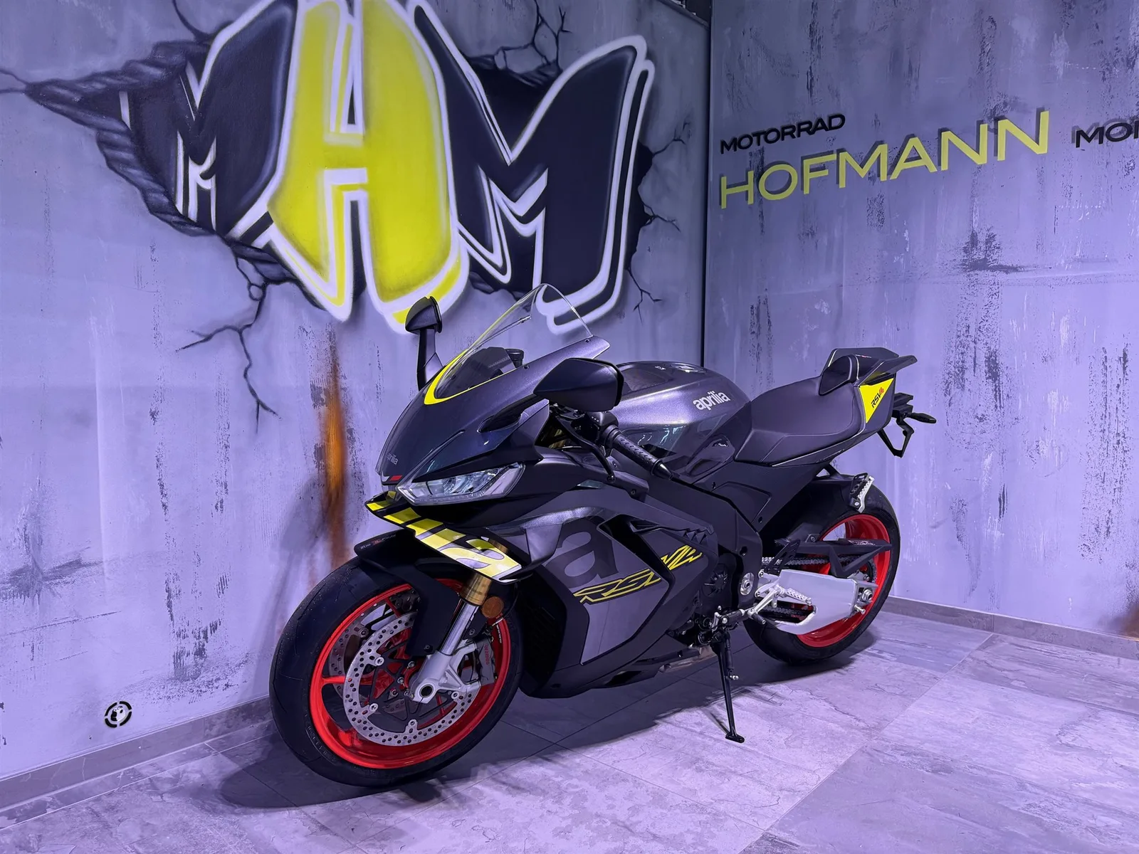 Aprilia RSV4 1100 Aprilia Promo Preis gelb und blau
