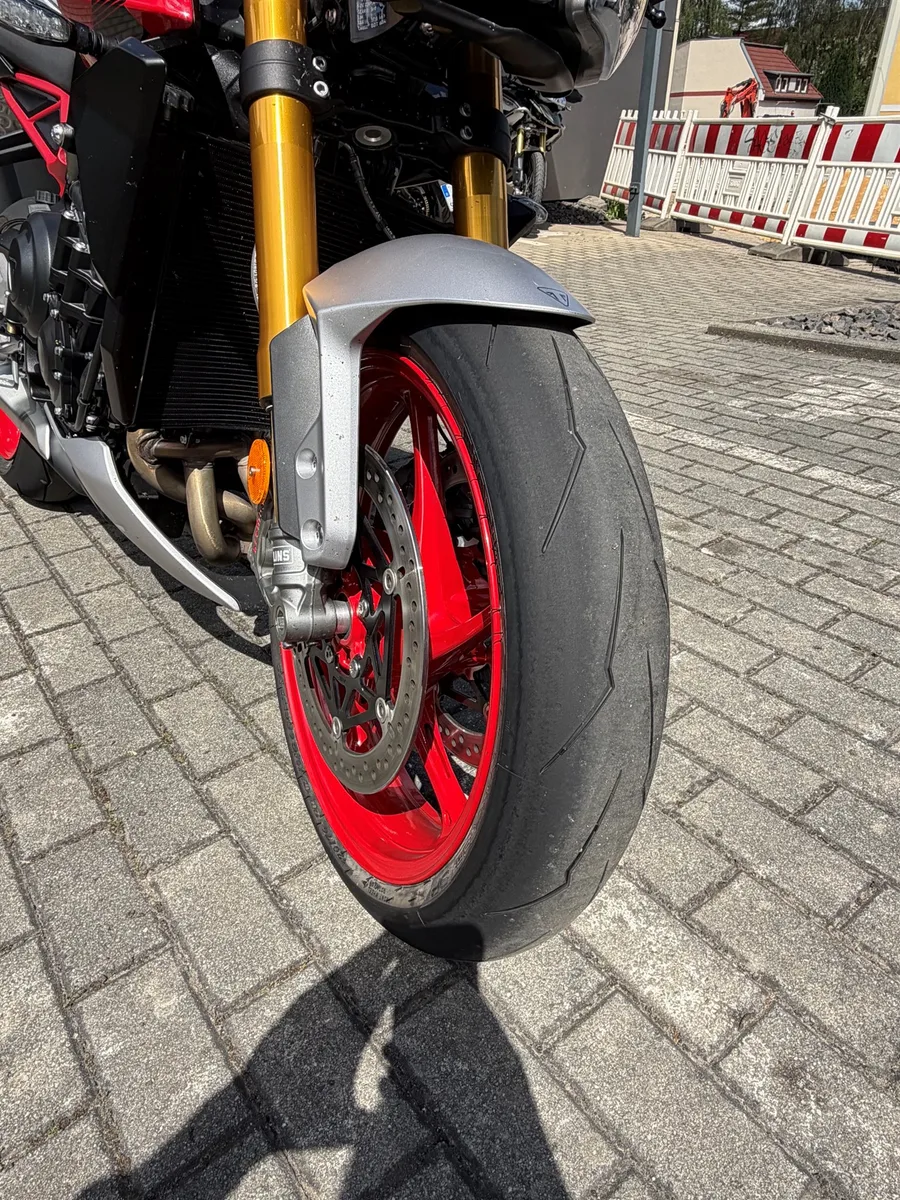 Triumph Street Triple 765 RX - ultimativer Streetfighter