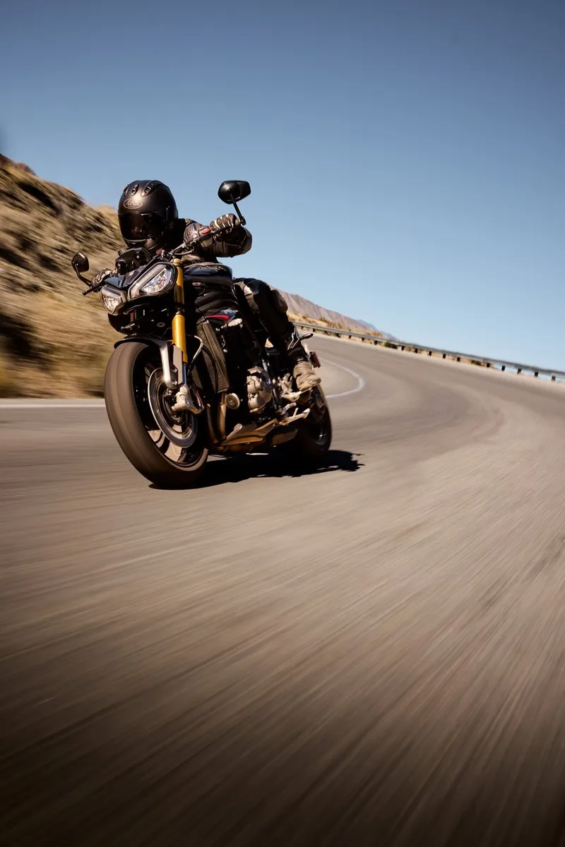 Triumph Speed Triple 1200 RS - Leistung, Performance, Handling und Technologie
