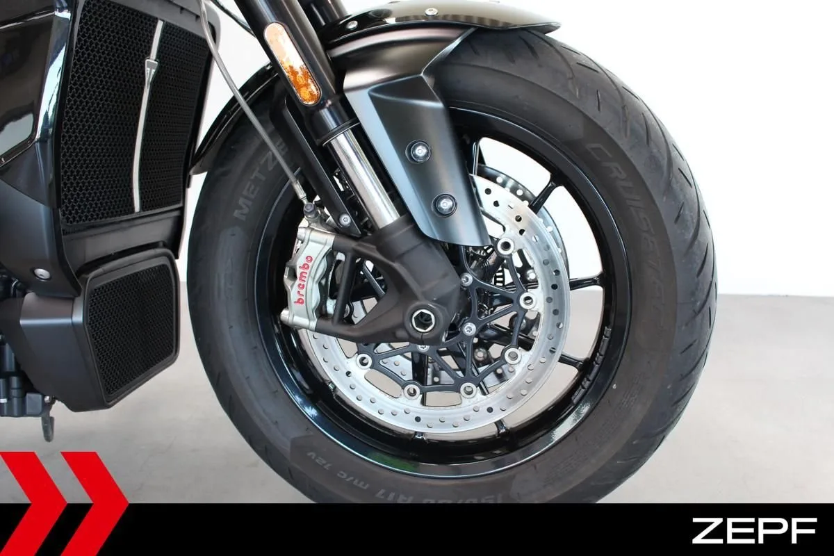 Triumph Rocket 3 Storm GT