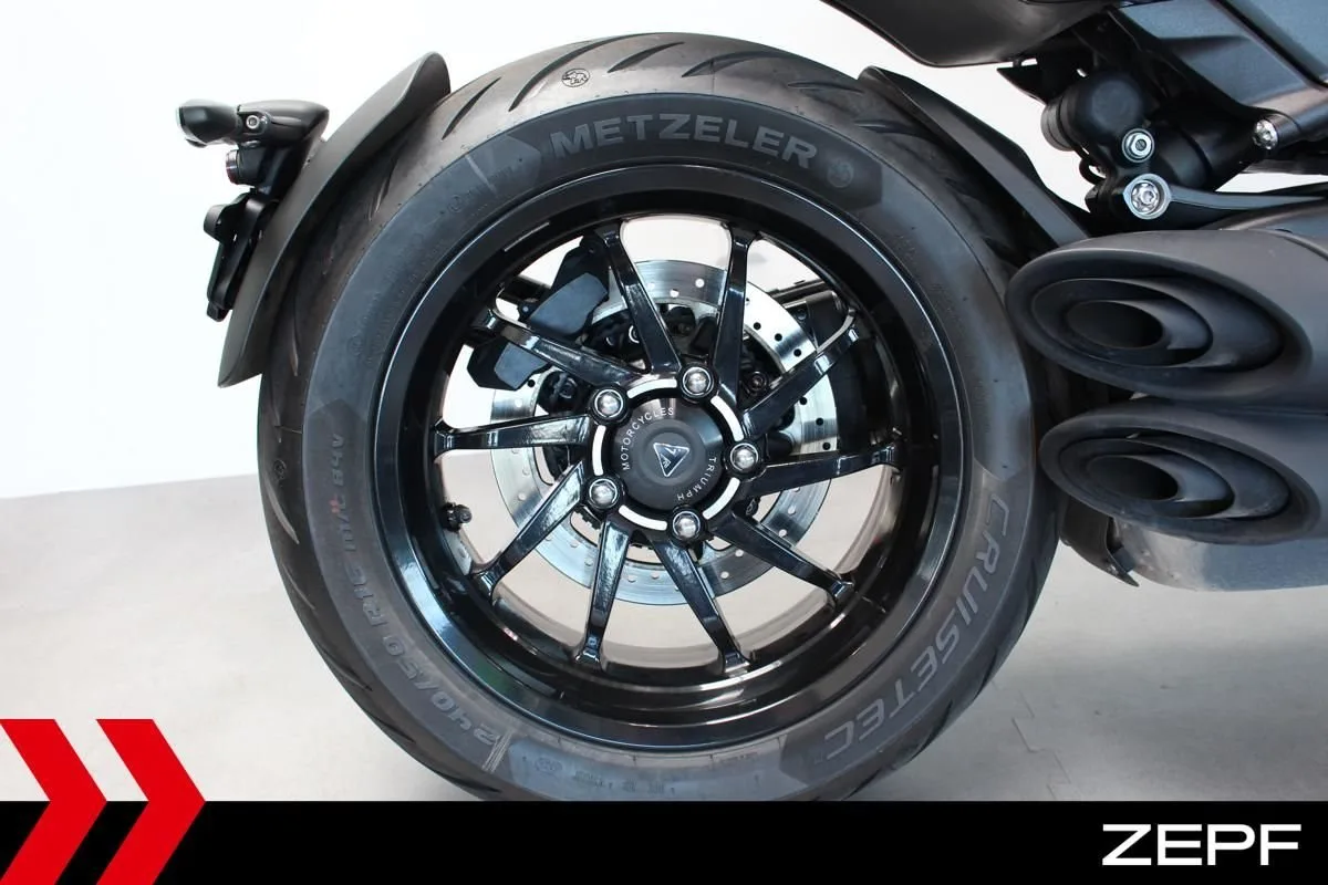 Triumph Rocket 3 Storm GT