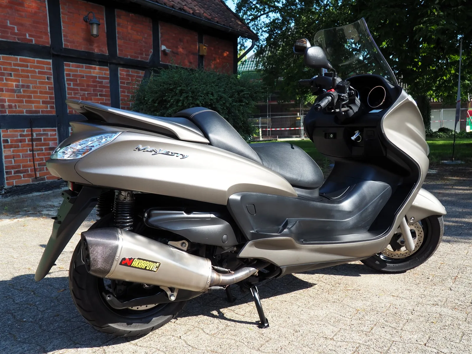 Yamaha Majesty 400 ABS Akrapovic Auspuff I Service + HU/ AU neu