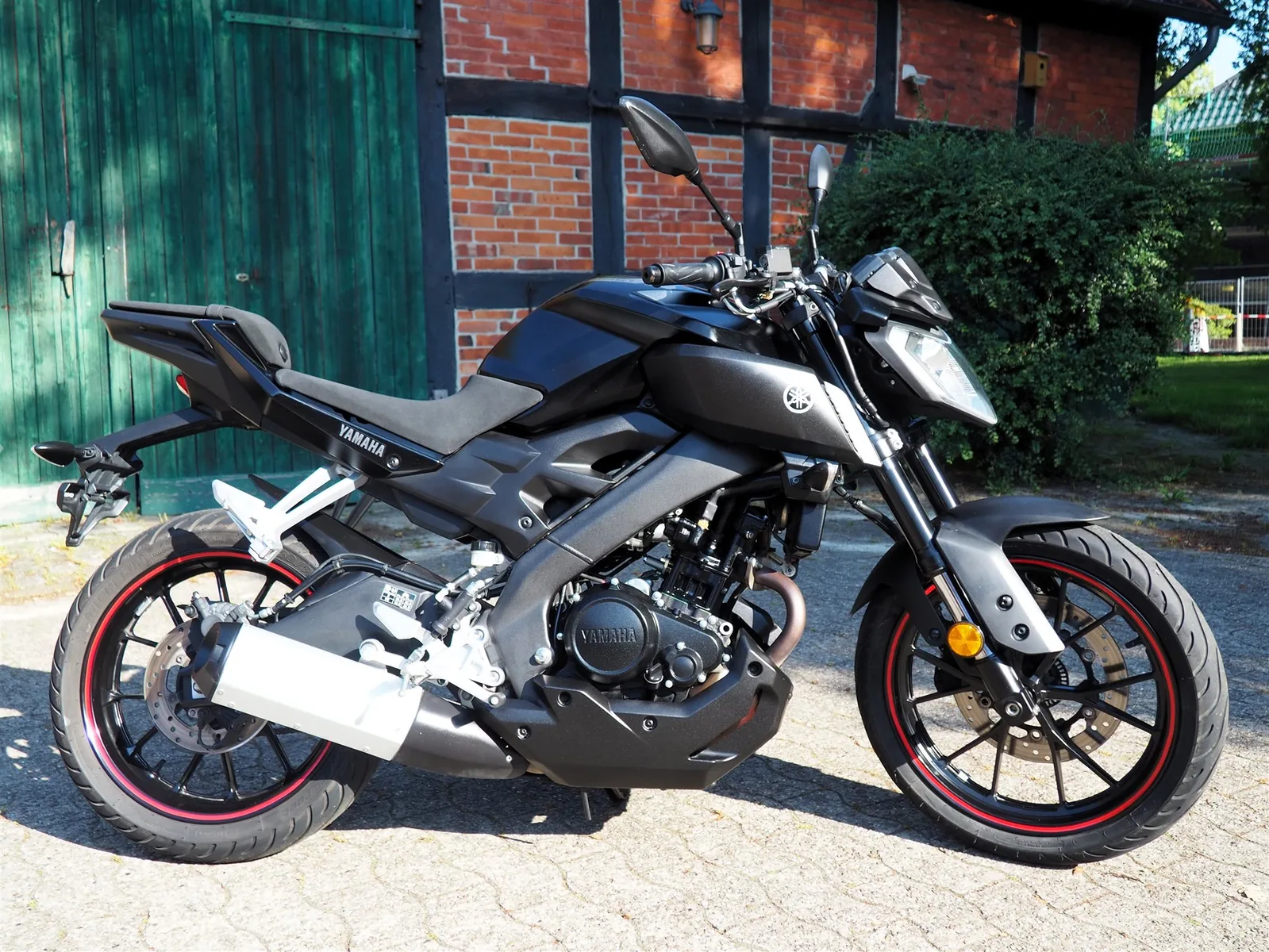 Yamaha MT-125 1.Hand I Reifen + Service + HU/AU neu