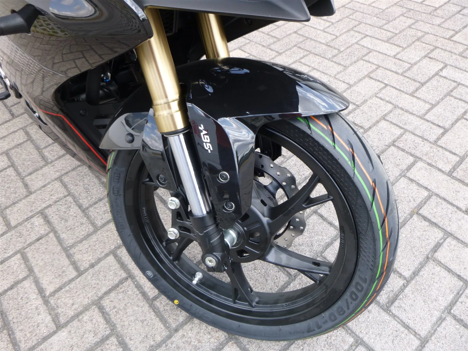QJ Motor SRK 125 R