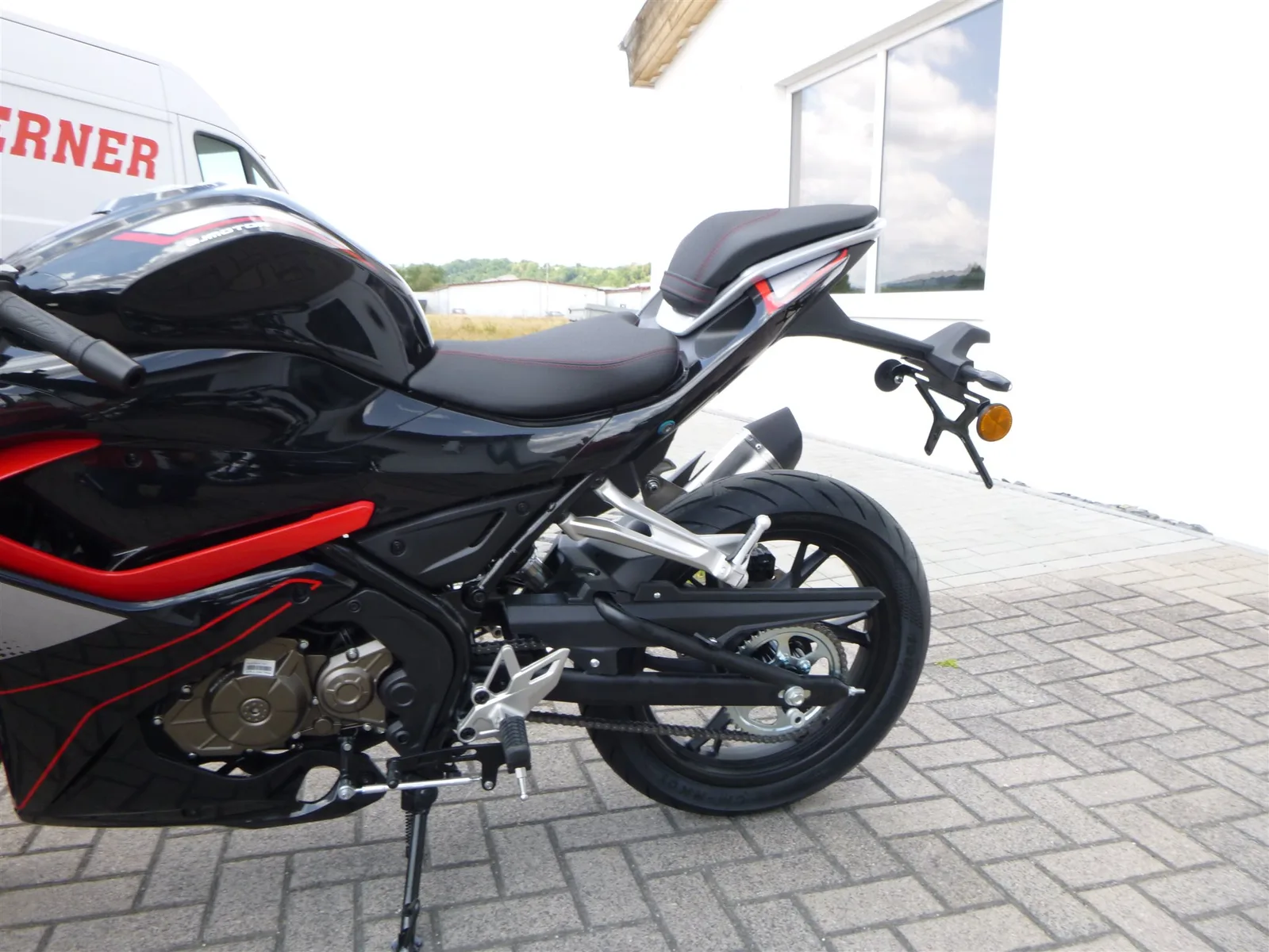 QJ Motor SRK 125 R