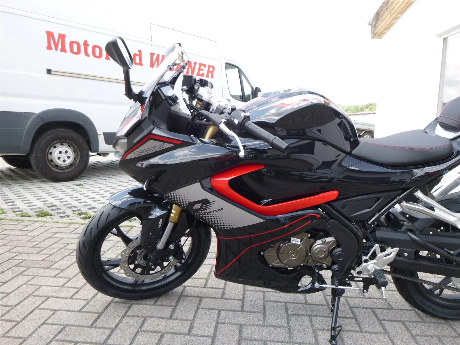 QJ Motor SRK 125 R