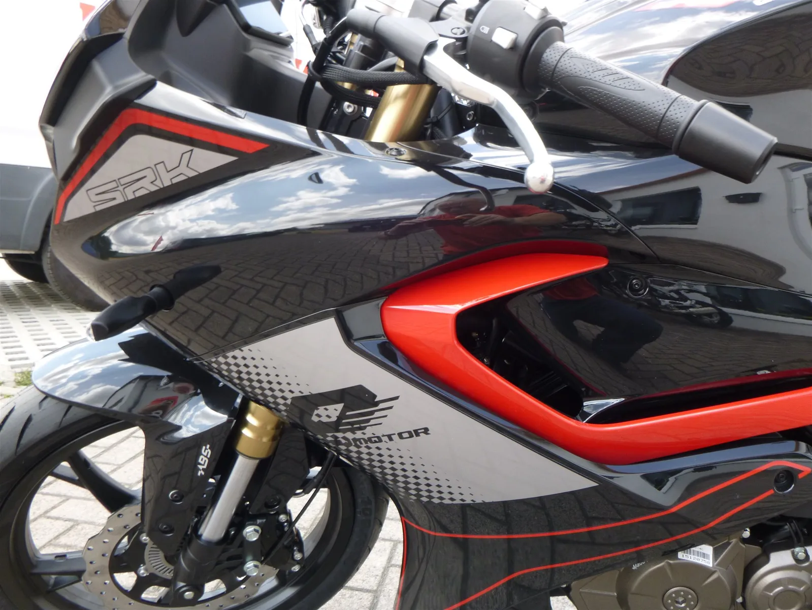 QJ Motor SRK 125 R