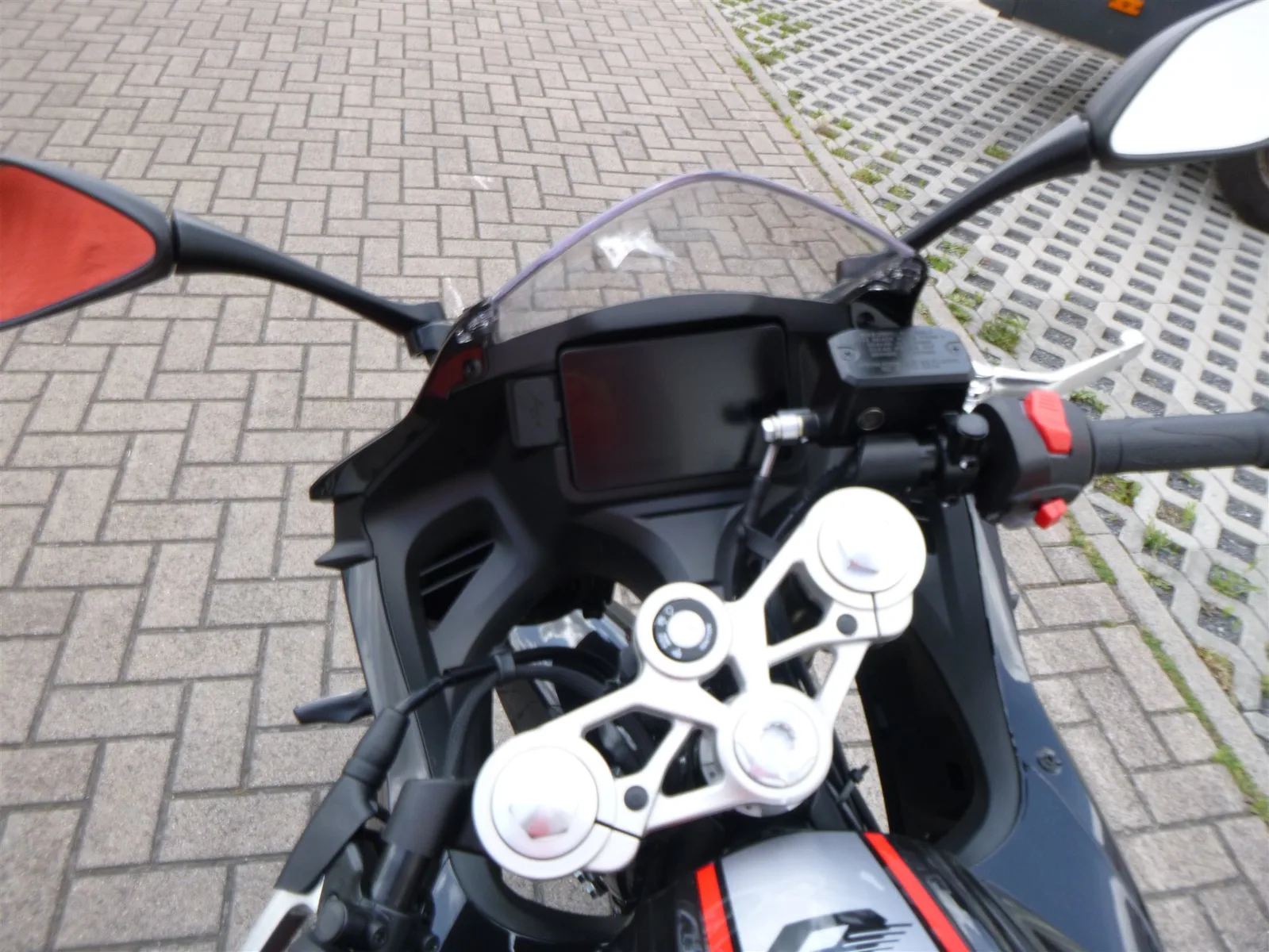 QJ Motor SRK 125 R