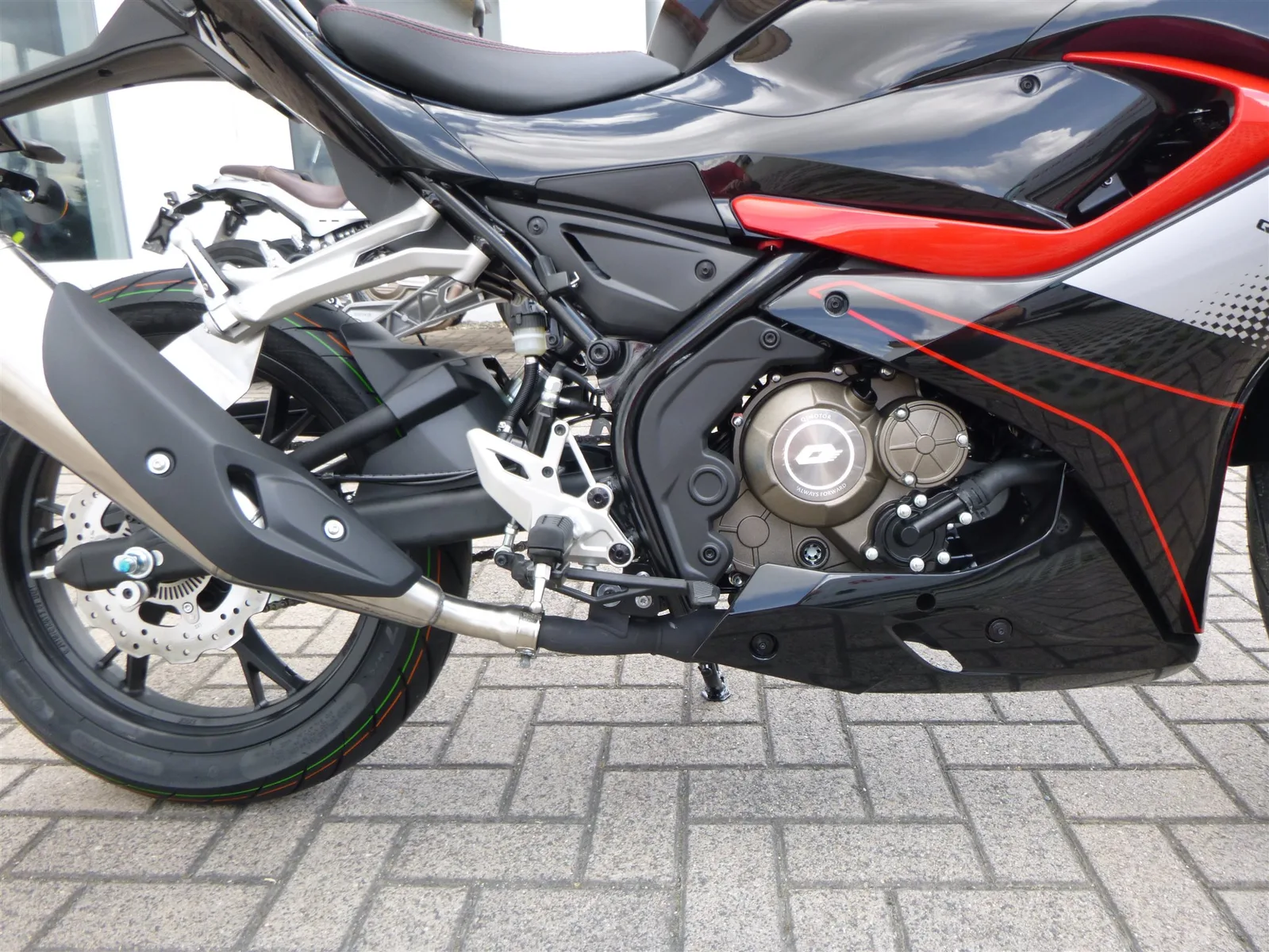 QJ Motor SRK 125 R