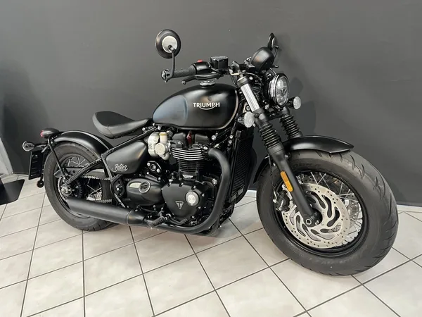 Triumph Bonneville Bobber Black