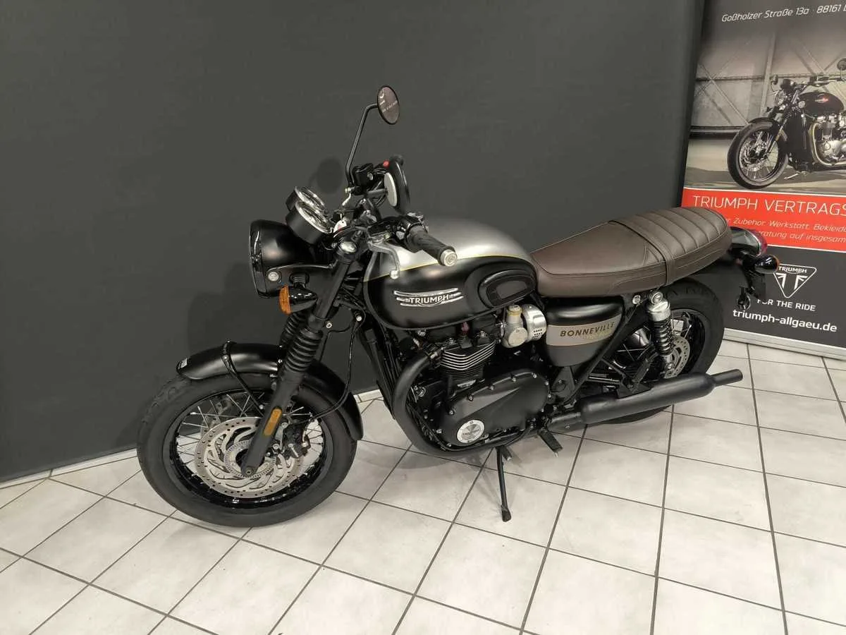 Triumph Bonneville T120 Black Gold Line