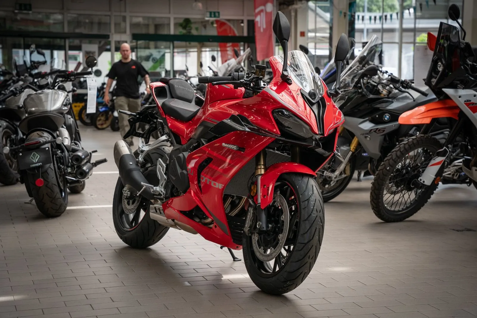 QJ Motor SRK 800 RR