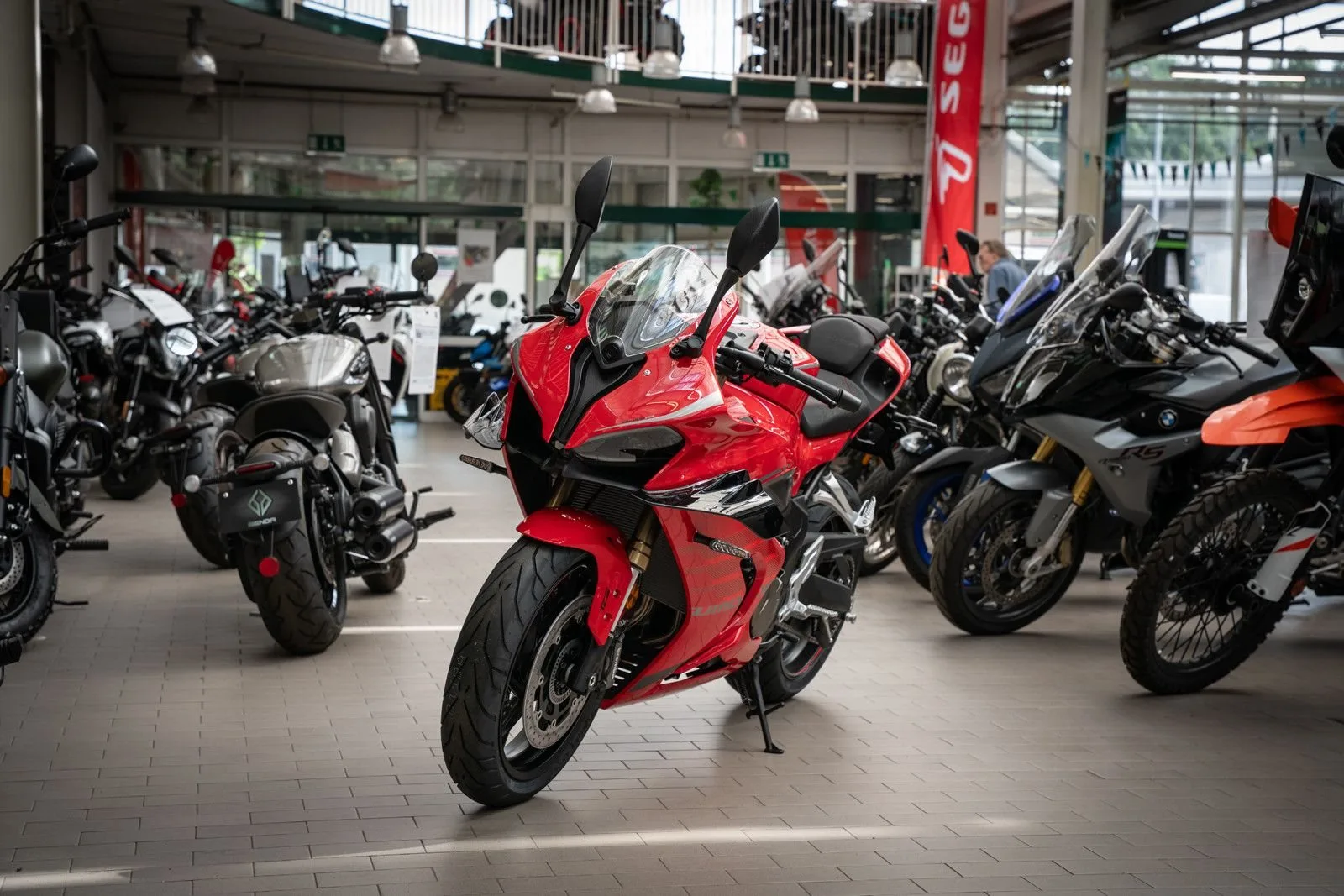 QJ Motor SRK 800 RR