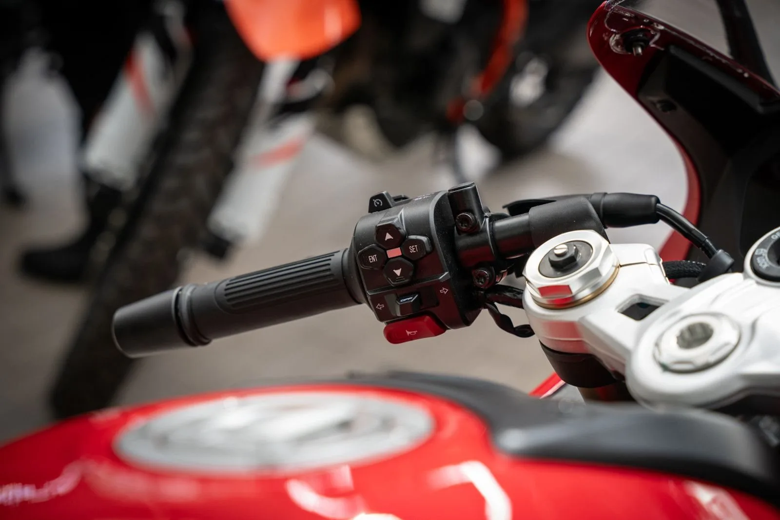 QJ Motor SRK 800 RR