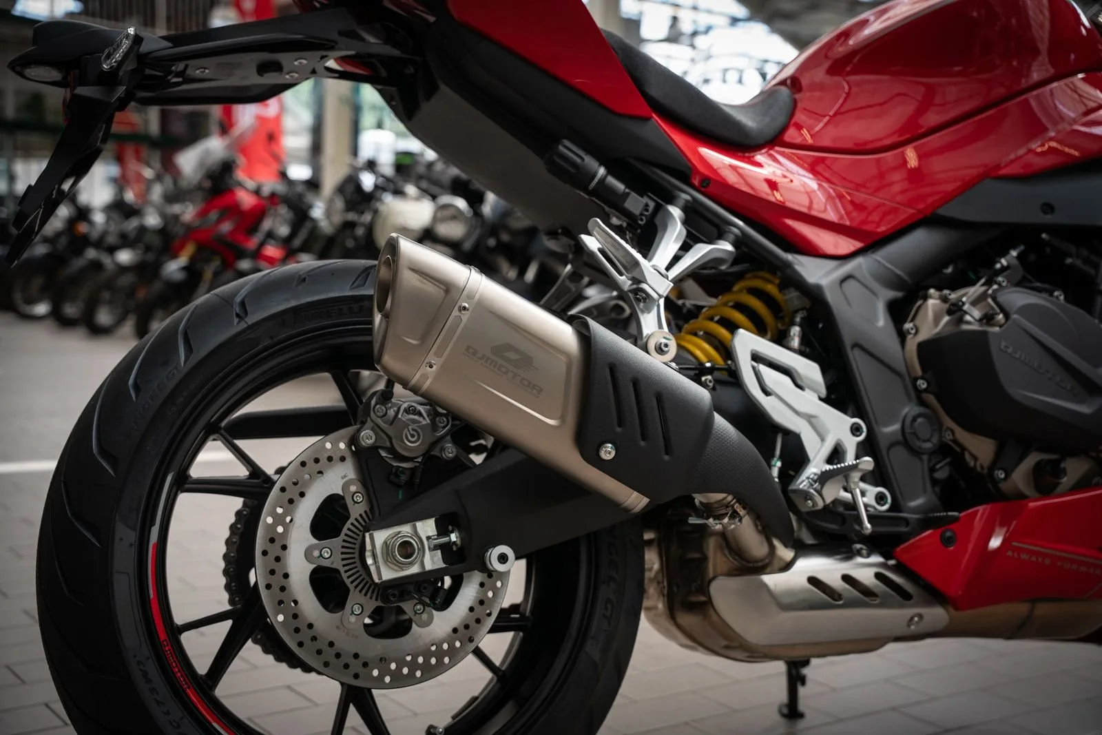 QJ Motor SRK 800 RR