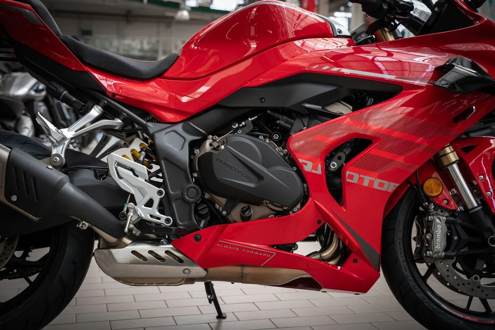 QJ Motor SRK 800 RR
