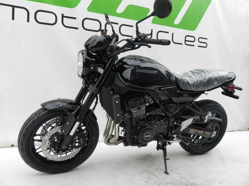 Kawasaki Z900 RS Black Ball Edition