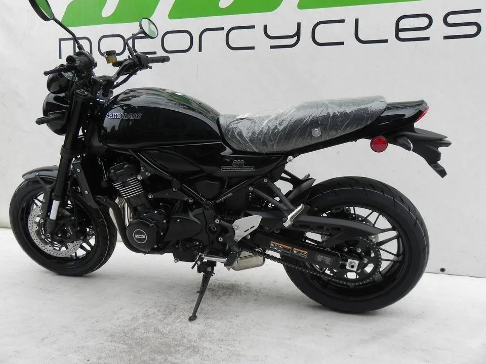 Kawasaki Z900 RS Black Ball Edition