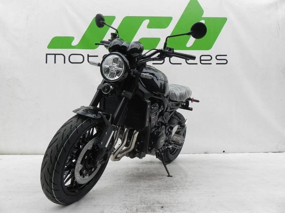 Kawasaki Z900 RS Black Ball Edition