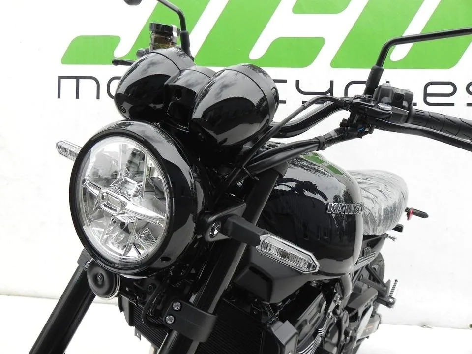 Kawasaki Z900 RS Black Ball Edition