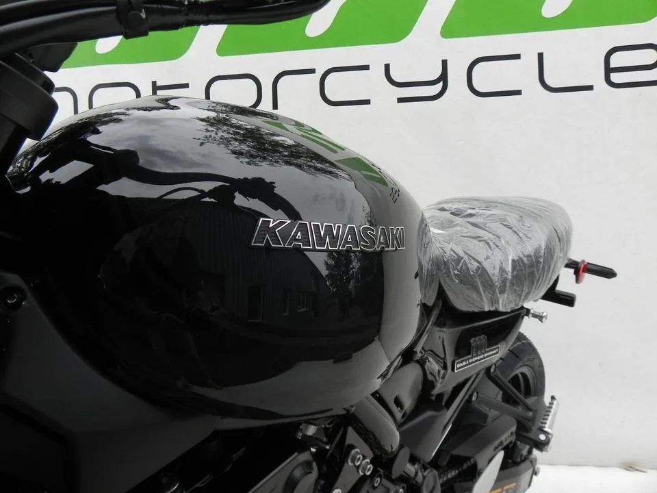 Kawasaki Z900 RS Black Ball Edition