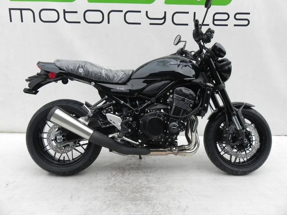 Kawasaki Z900 RS Black Ball Edition