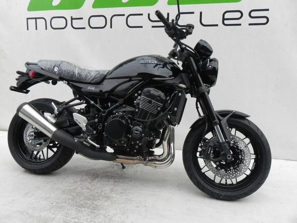 Kawasaki Z900 RS Black Ball Edition