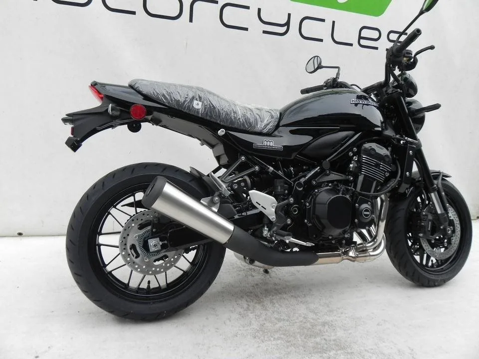 Kawasaki Z900 RS Black Ball Edition